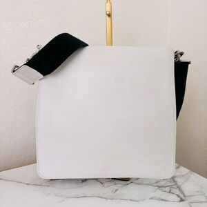 Genuine Vintage Coach 1999 White and Black Messenger‎ Bag Style 9431
